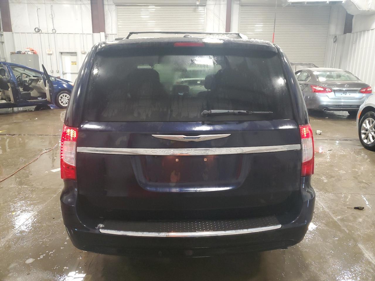 2011 Chrysler Town & Country - Image 6