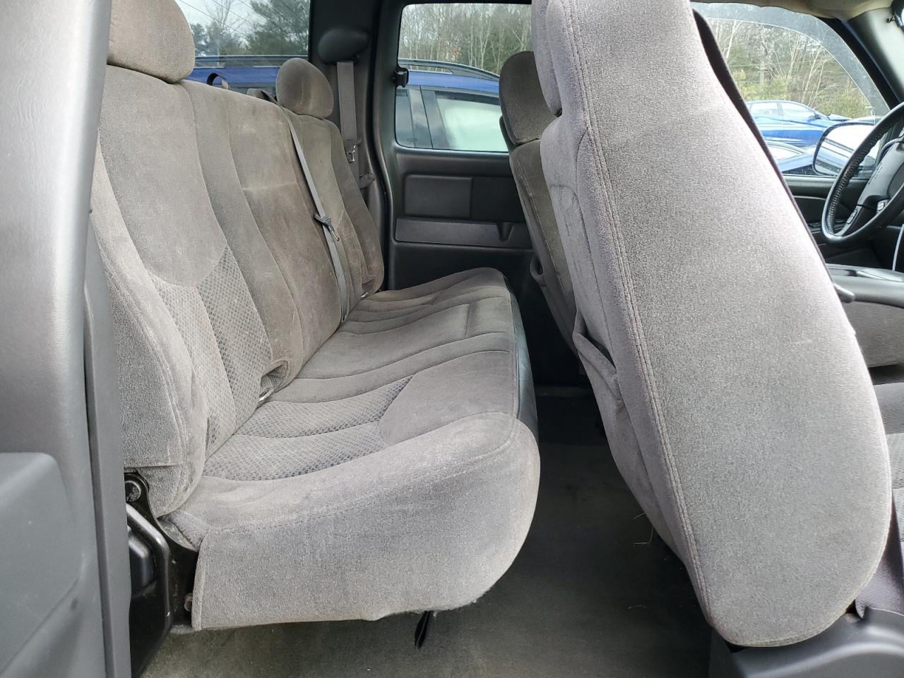 2006 Chevrolet Silverado - Image 10