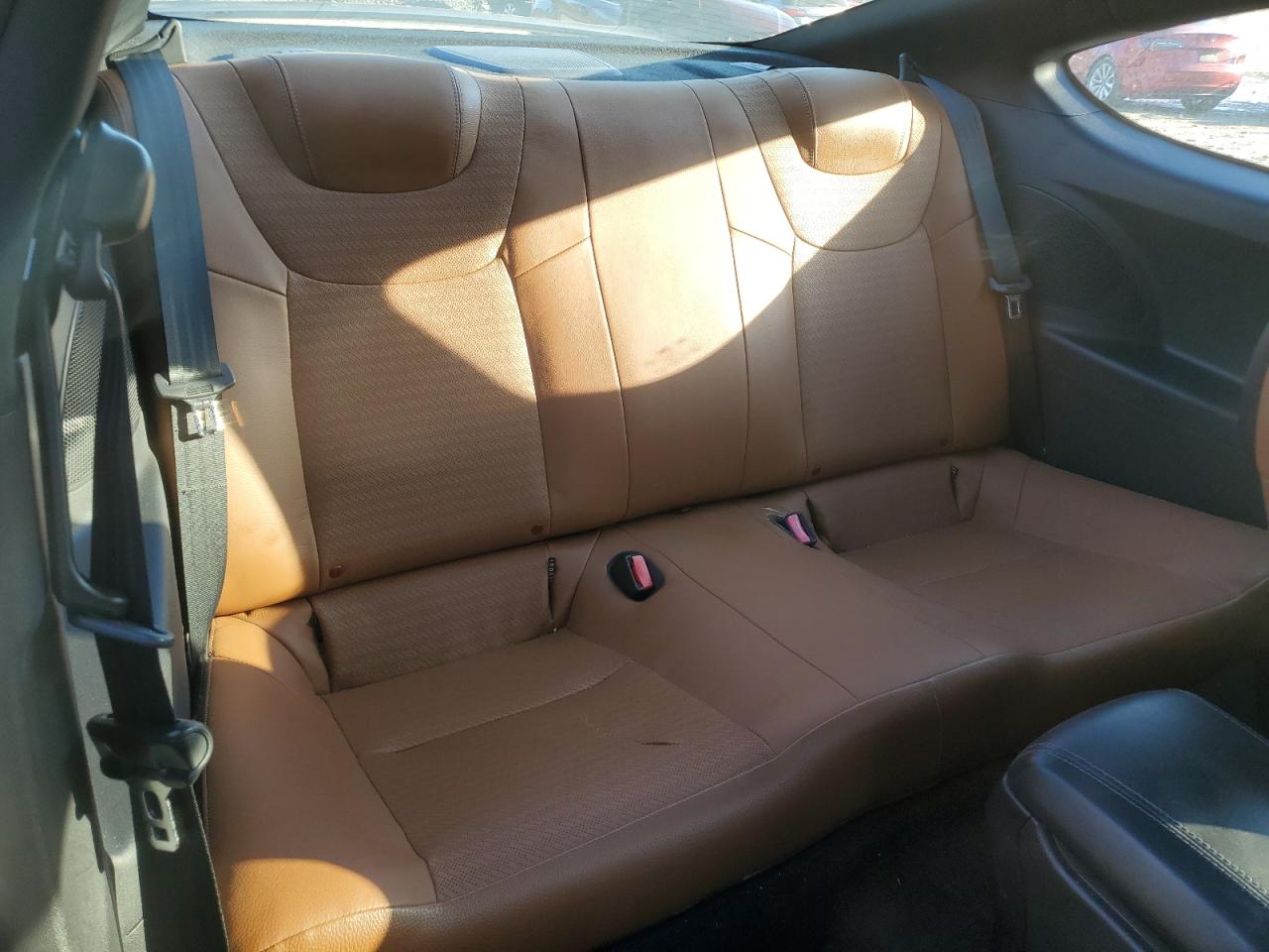 2016 Hyundai Genesis - Image 10