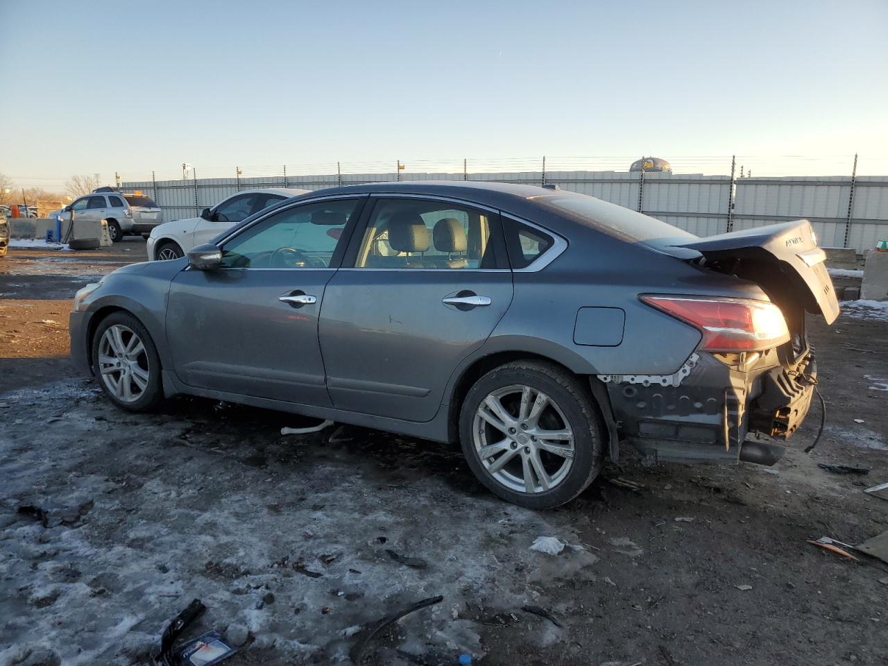 2015 Nissan Altima - Image 2