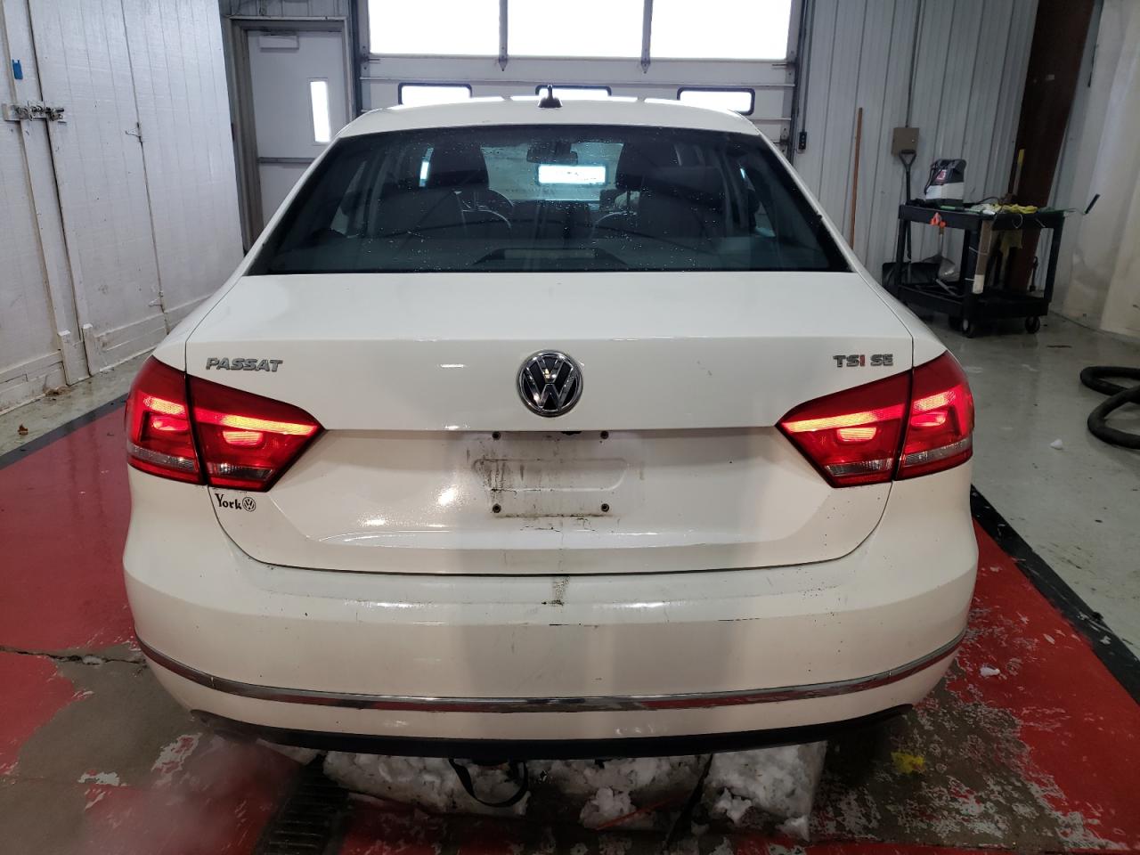 2015 Volkswagen Passat - Image 6