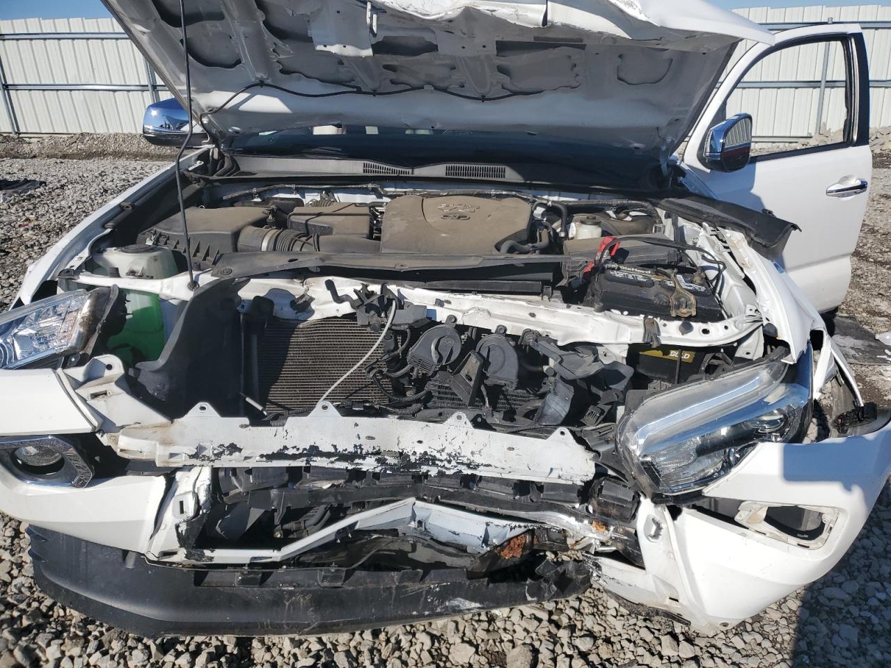 2018 Toyota Tacoma - Image 11