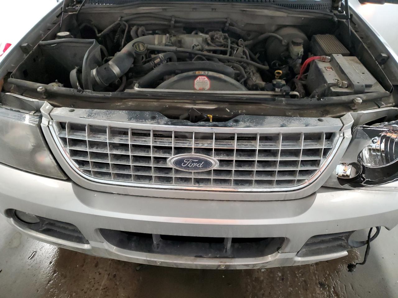 2004 Ford Explorer - Image 12
