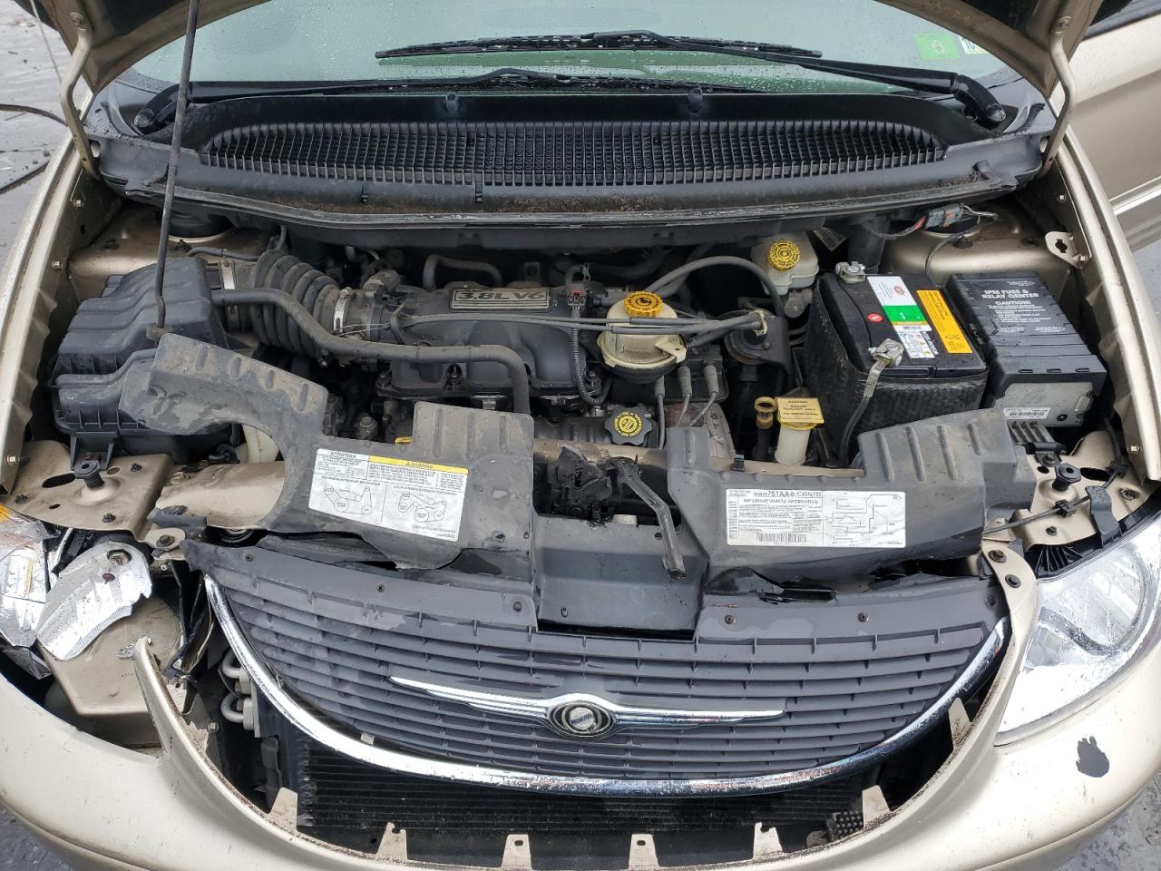 2003 Chrysler Town & Country - Image 14
