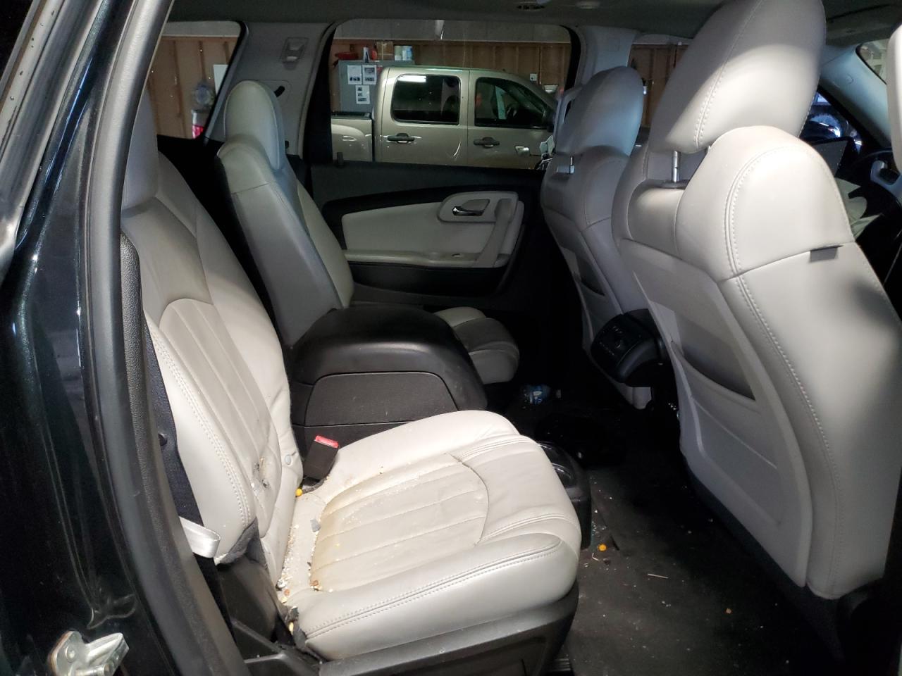 2009 Chevrolet Traverse - Image 11