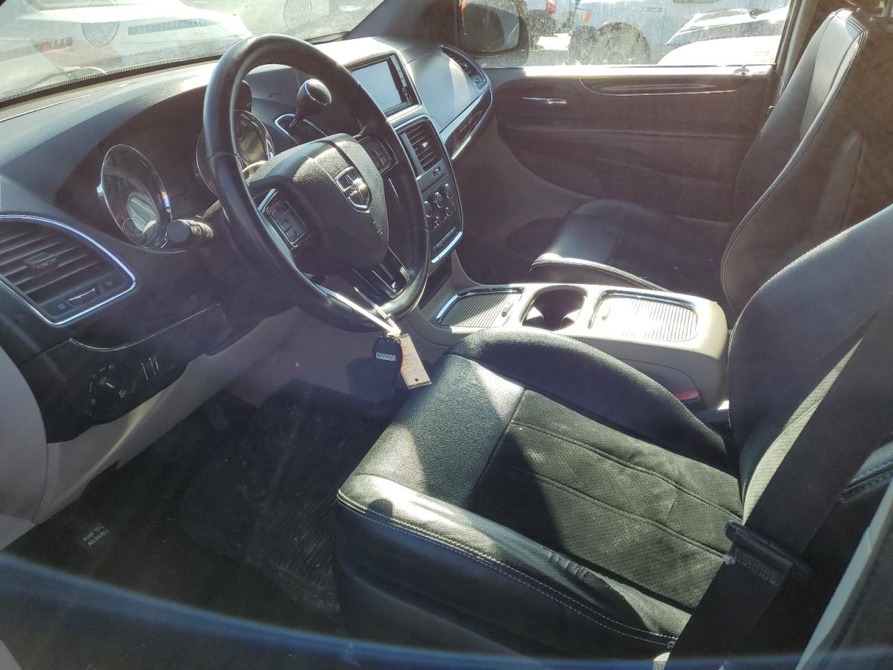 2017 Dodge Caravan - Image 7