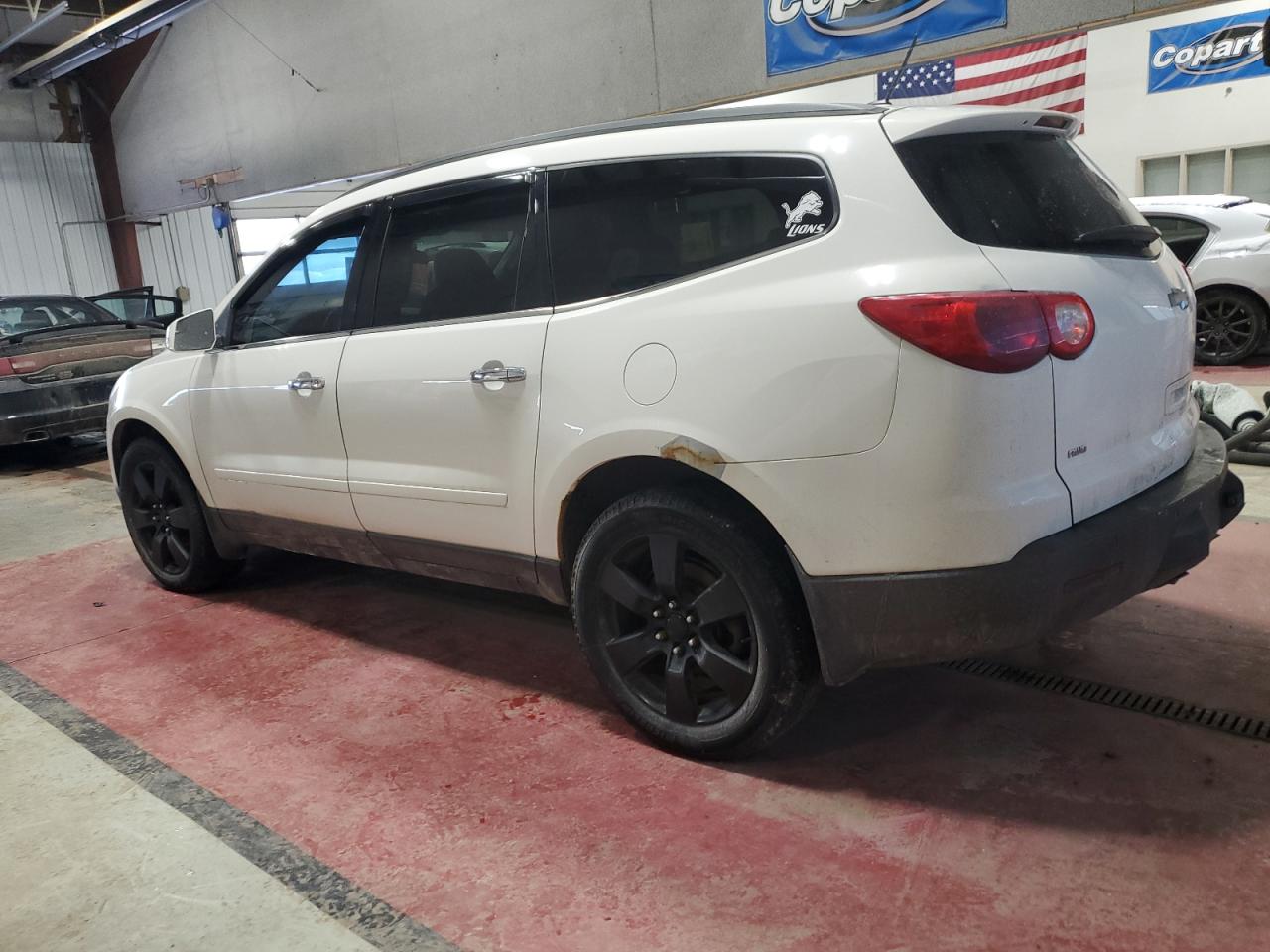 2010 Chevrolet Traverse - Image 2