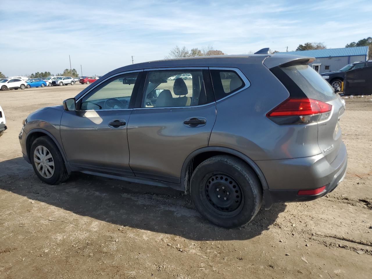 2017 Nissan Rogue - Image 2