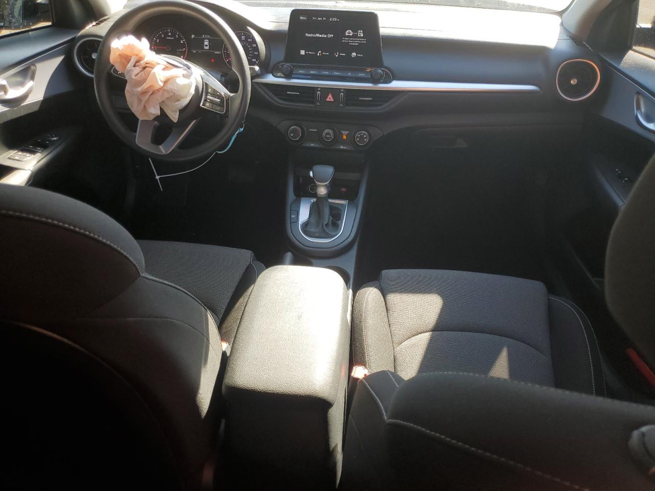 2024 Kia Forte - Image 8
