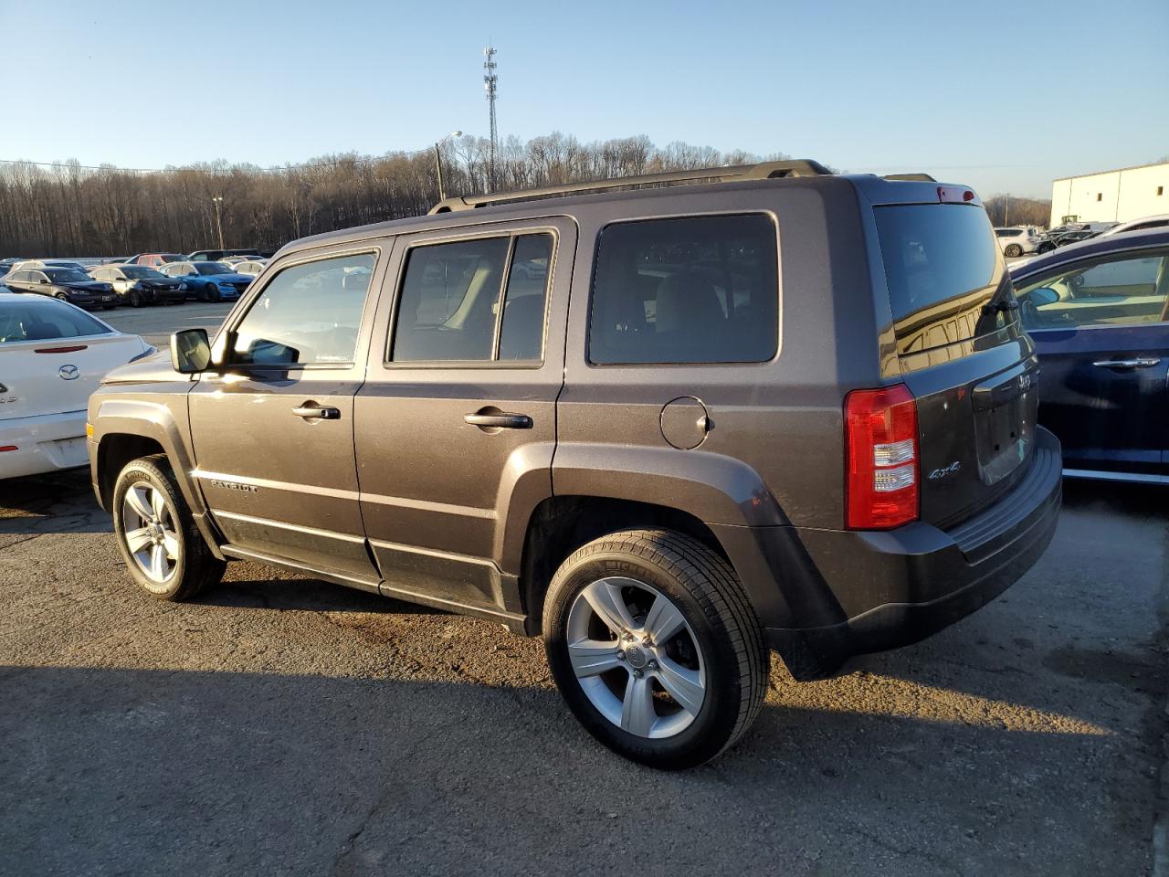 2015 Jeep Liberty (Patriot) - Image 2
