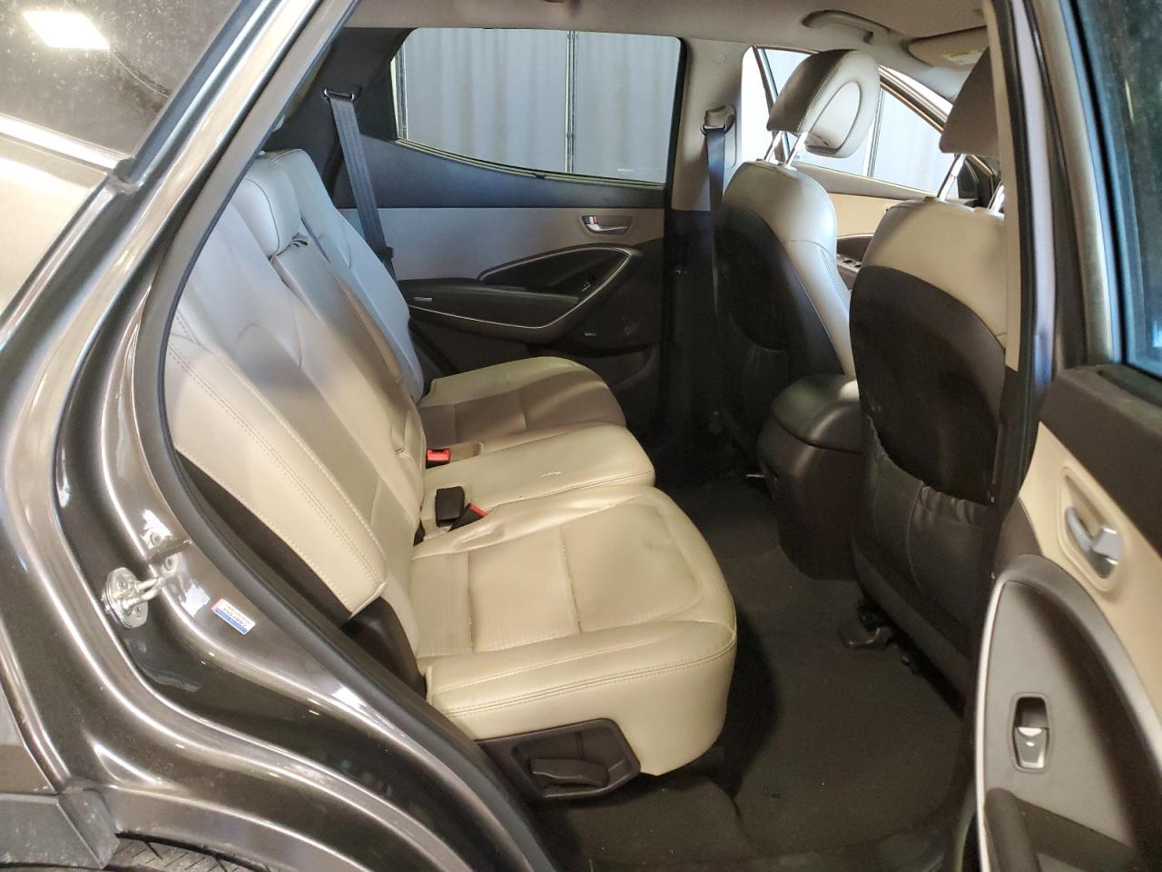 2014 Hyundai Santa Fe - Image 11