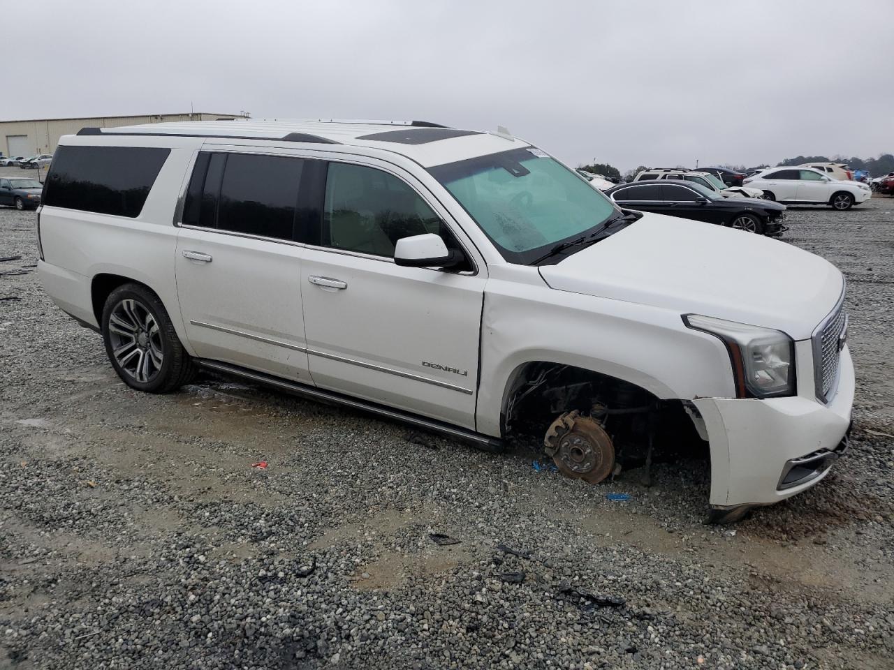 2017 GMC Yukon - Image 4