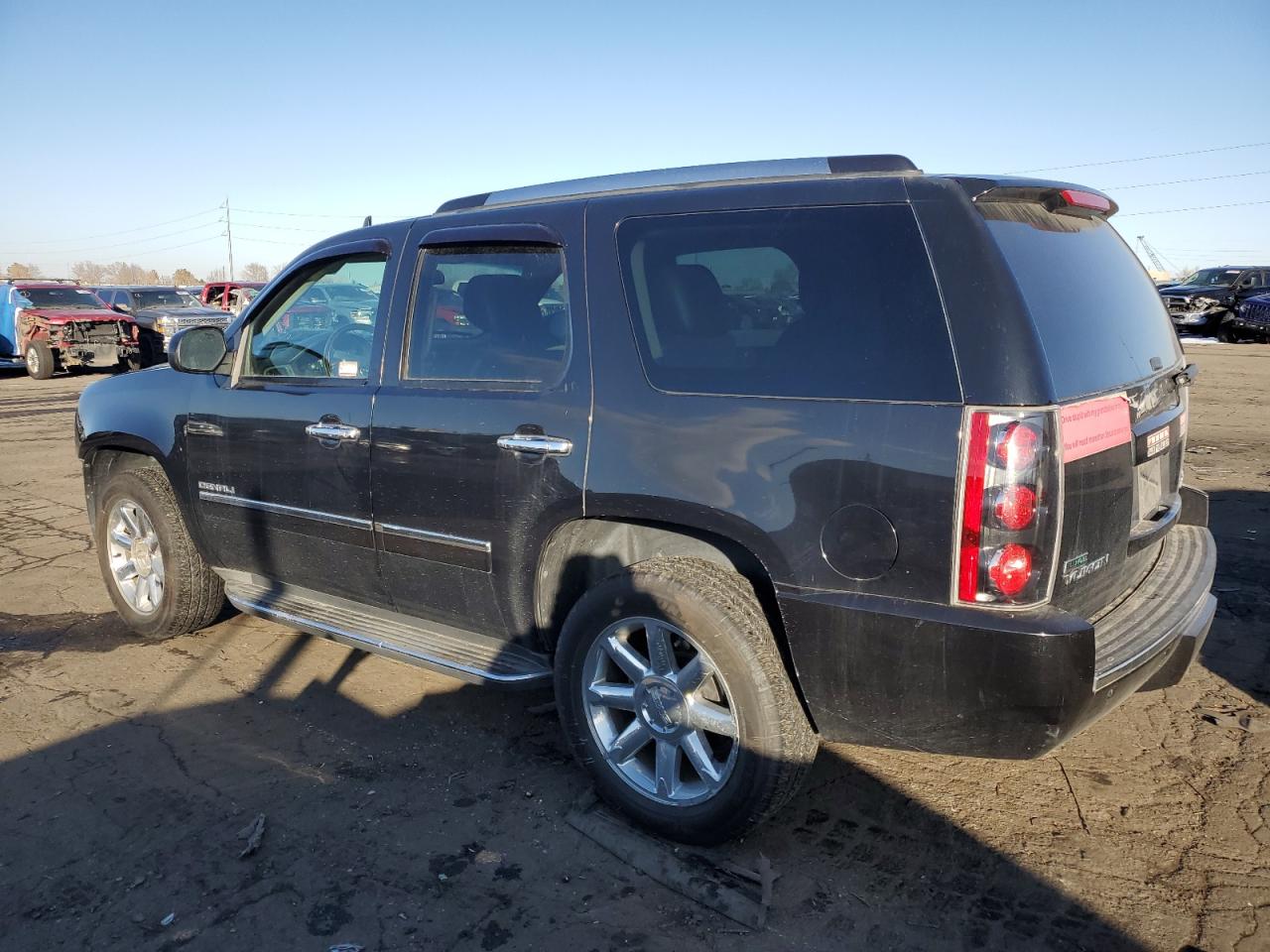 2012 GMC Yukon - Image 2