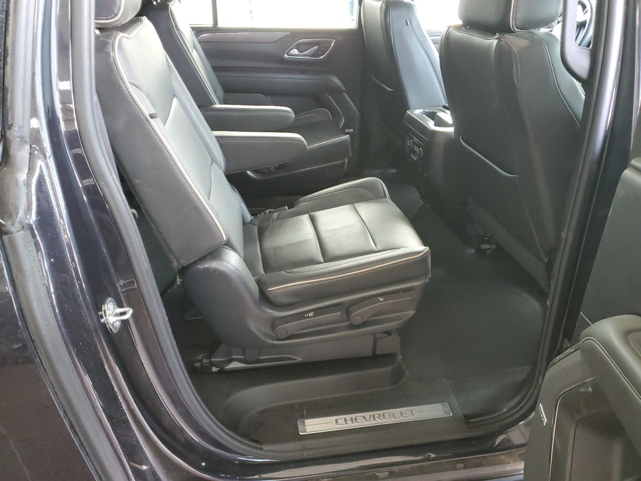 2023 Chevrolet Suburban - Image 11