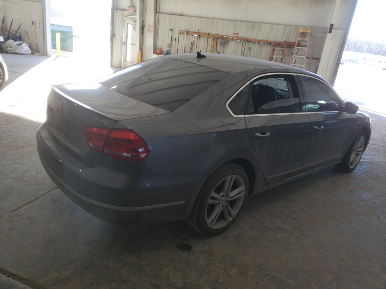 2015 Volkswagen Passat - Image 3