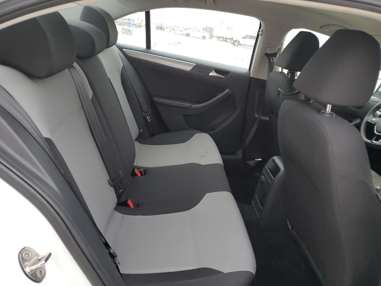 2017 Volkswagen Jetta - Image 11