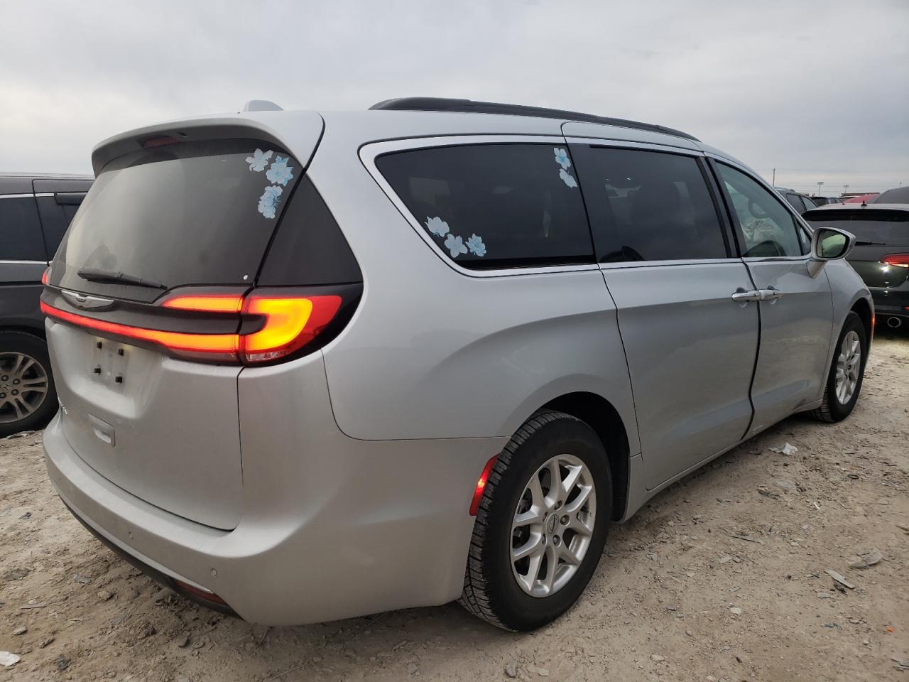 2022 Chrysler Pacifica - Image 3