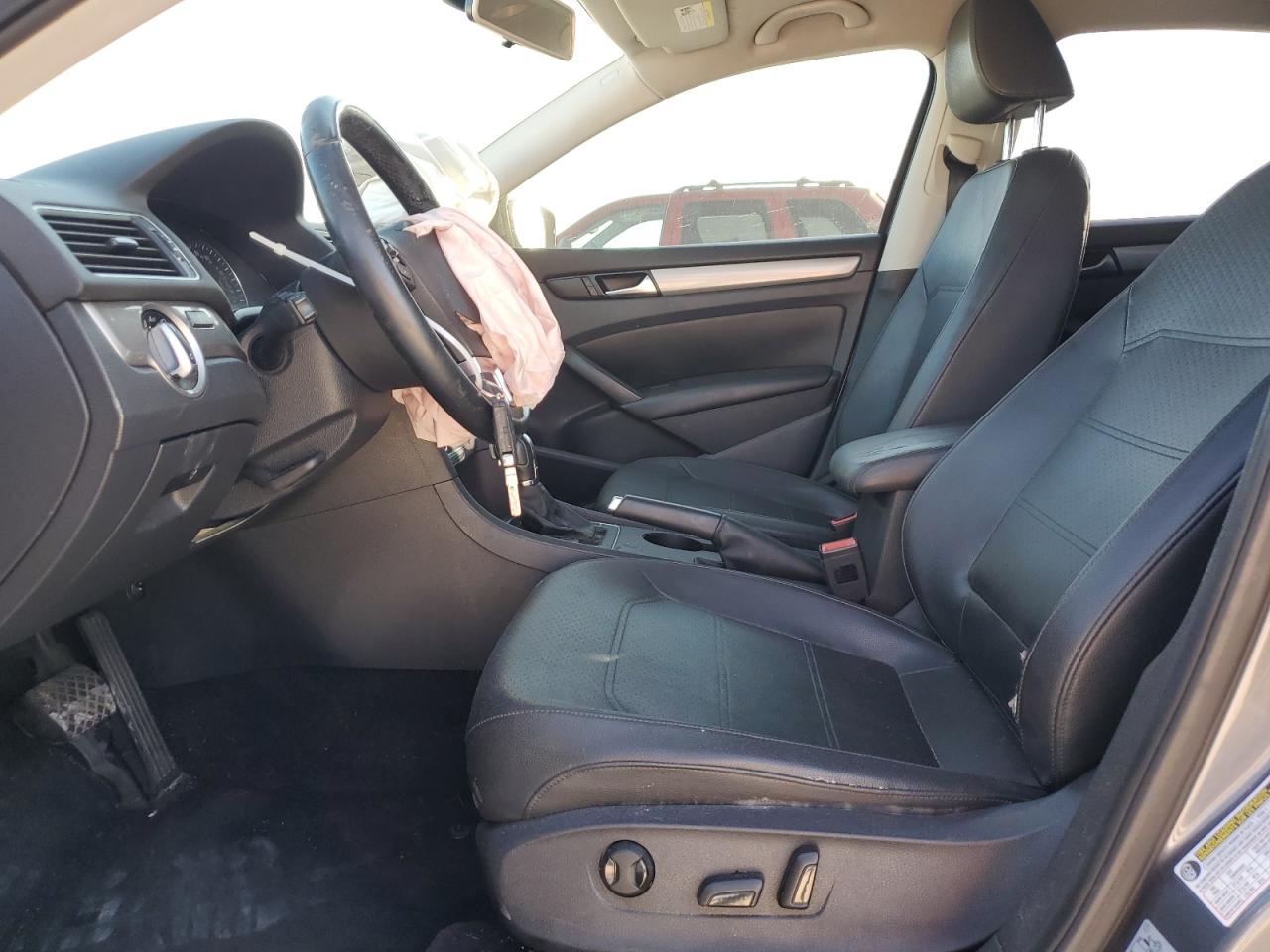 2014 Volkswagen Passat - Image 7