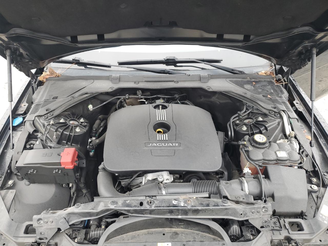 2017 Jaguar XE - Image 11