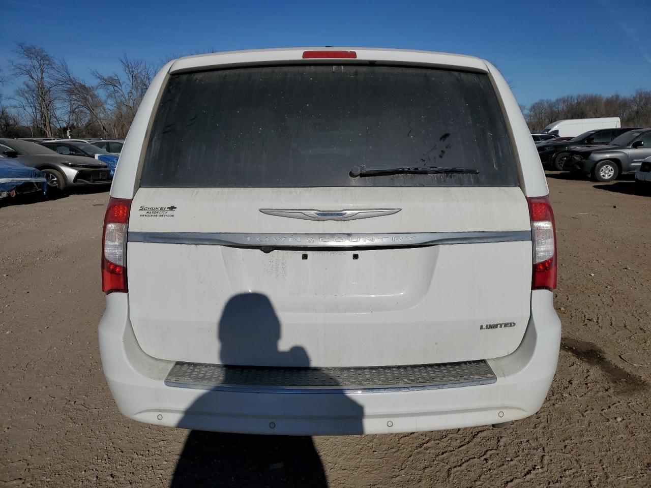 2015 Chrysler Town & Country - Image 6