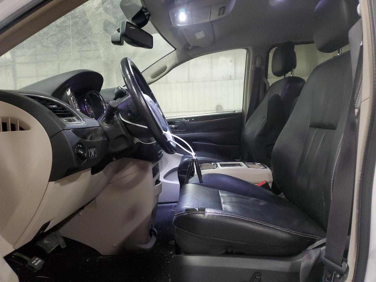 2015 Chrysler Town & Country Touring L VIN: 2C4RC1CG8FR630361 Lot: 87325564