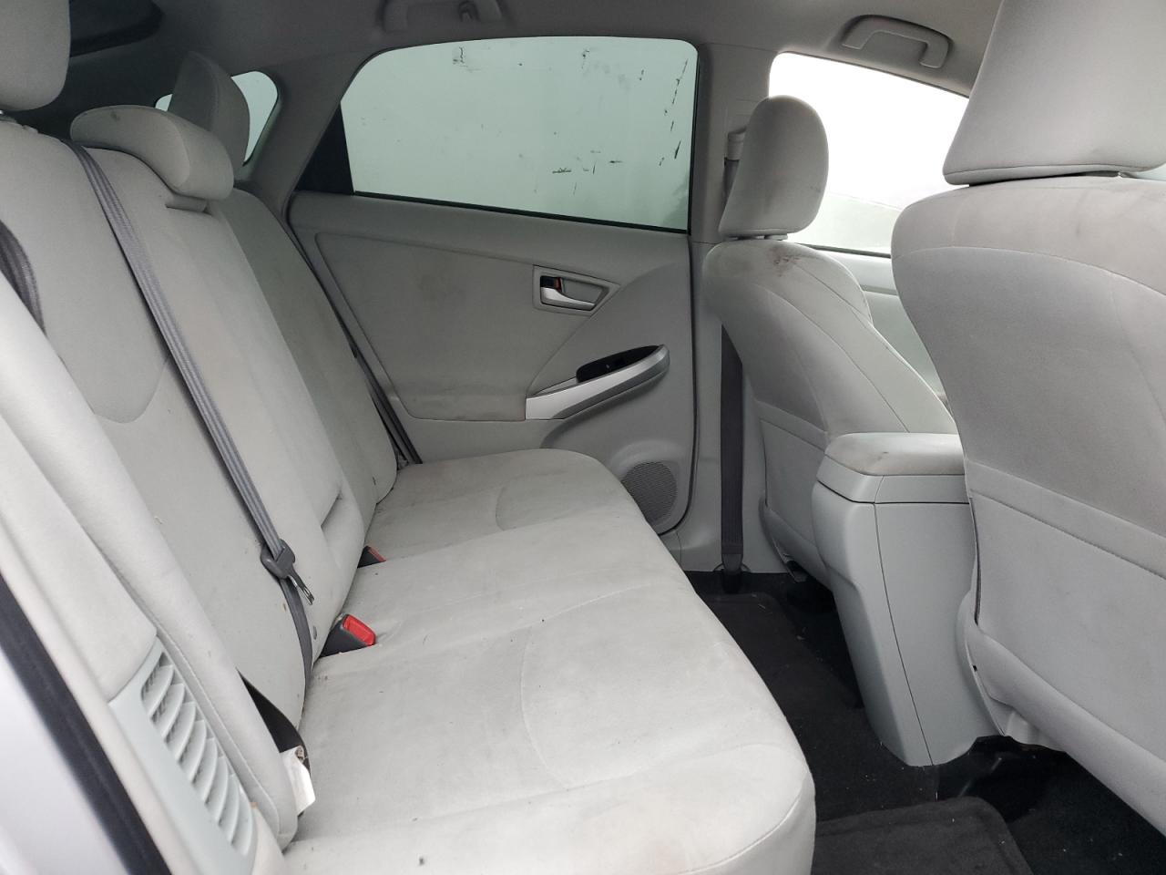 2012 Toyota Prius - Image 10