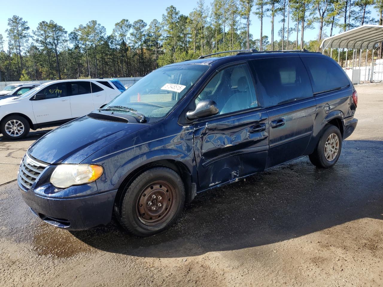 2005 Chrysler Town & Country - Image 1