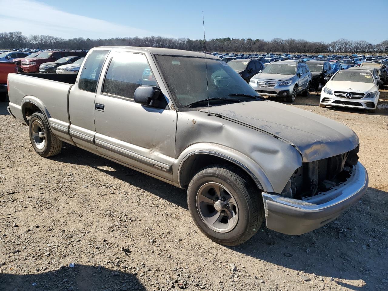2001 Chevrolet S-10 Pickup - Image 4