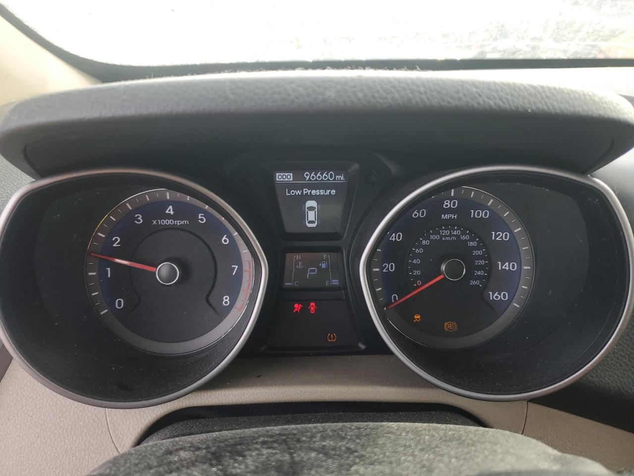 2016 Hyundai Elantra - Image 9