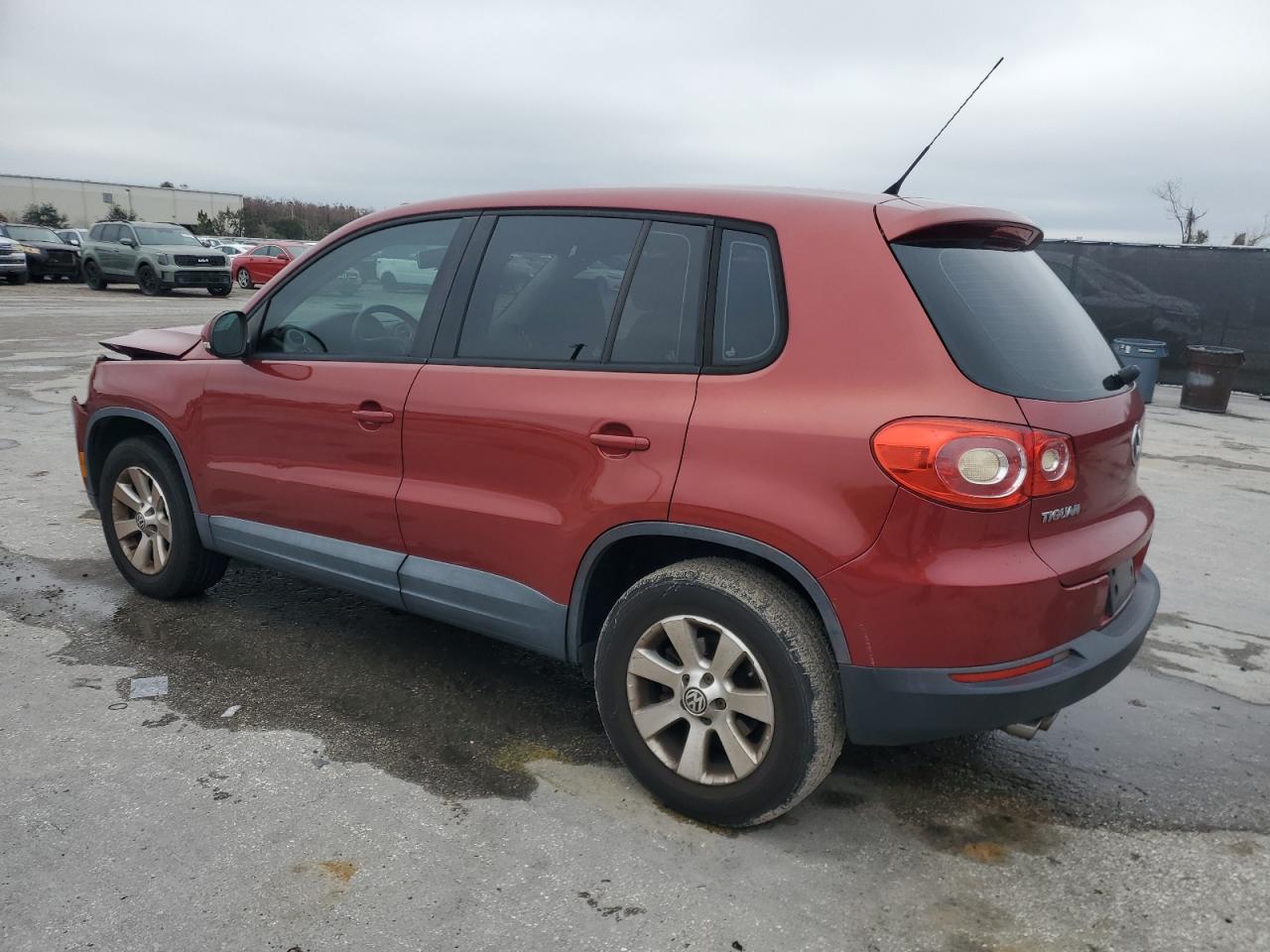 2009 Volkswagen Tiguan - Image 2