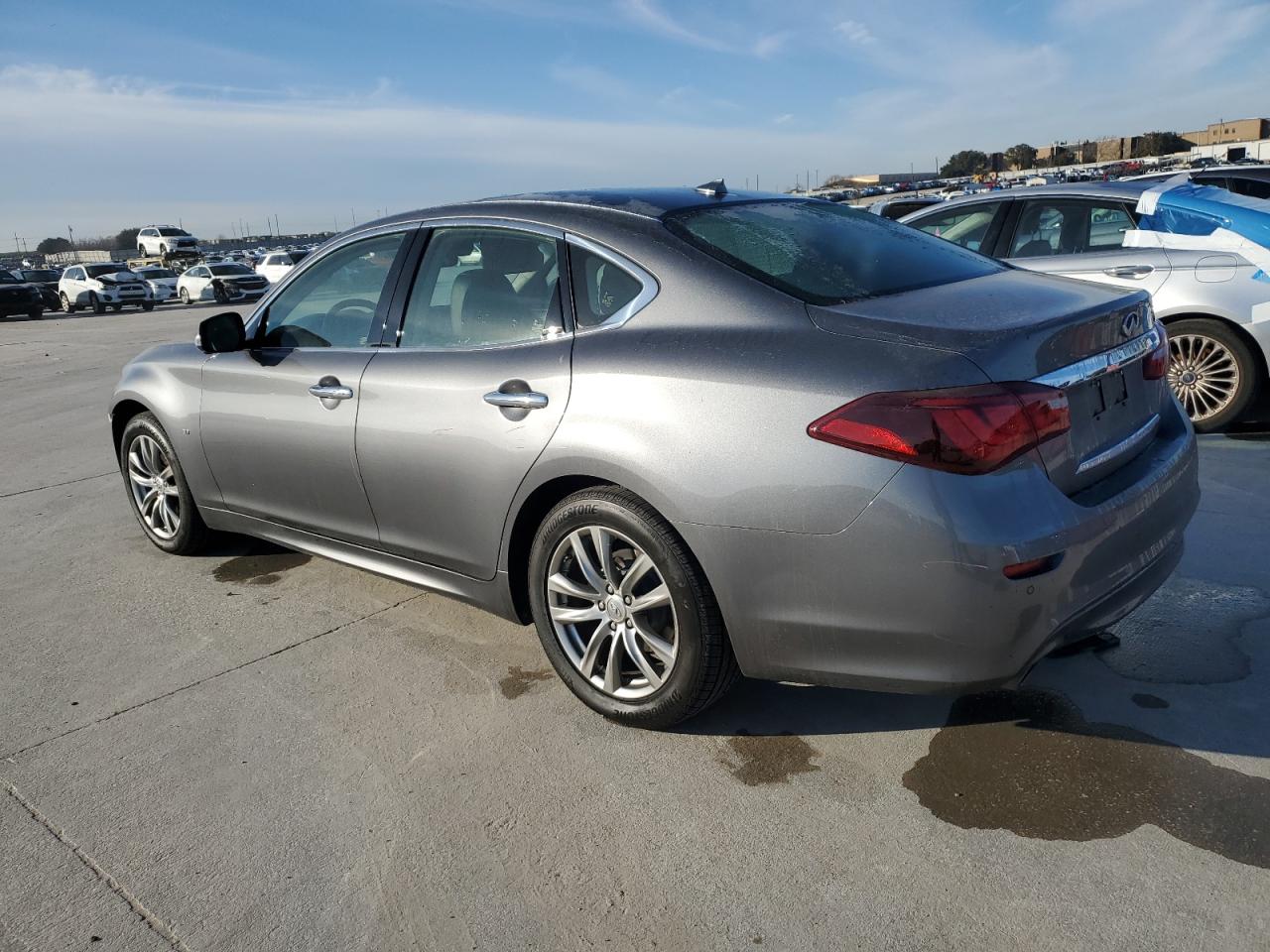 2016 Infiniti Q70 - Image 2