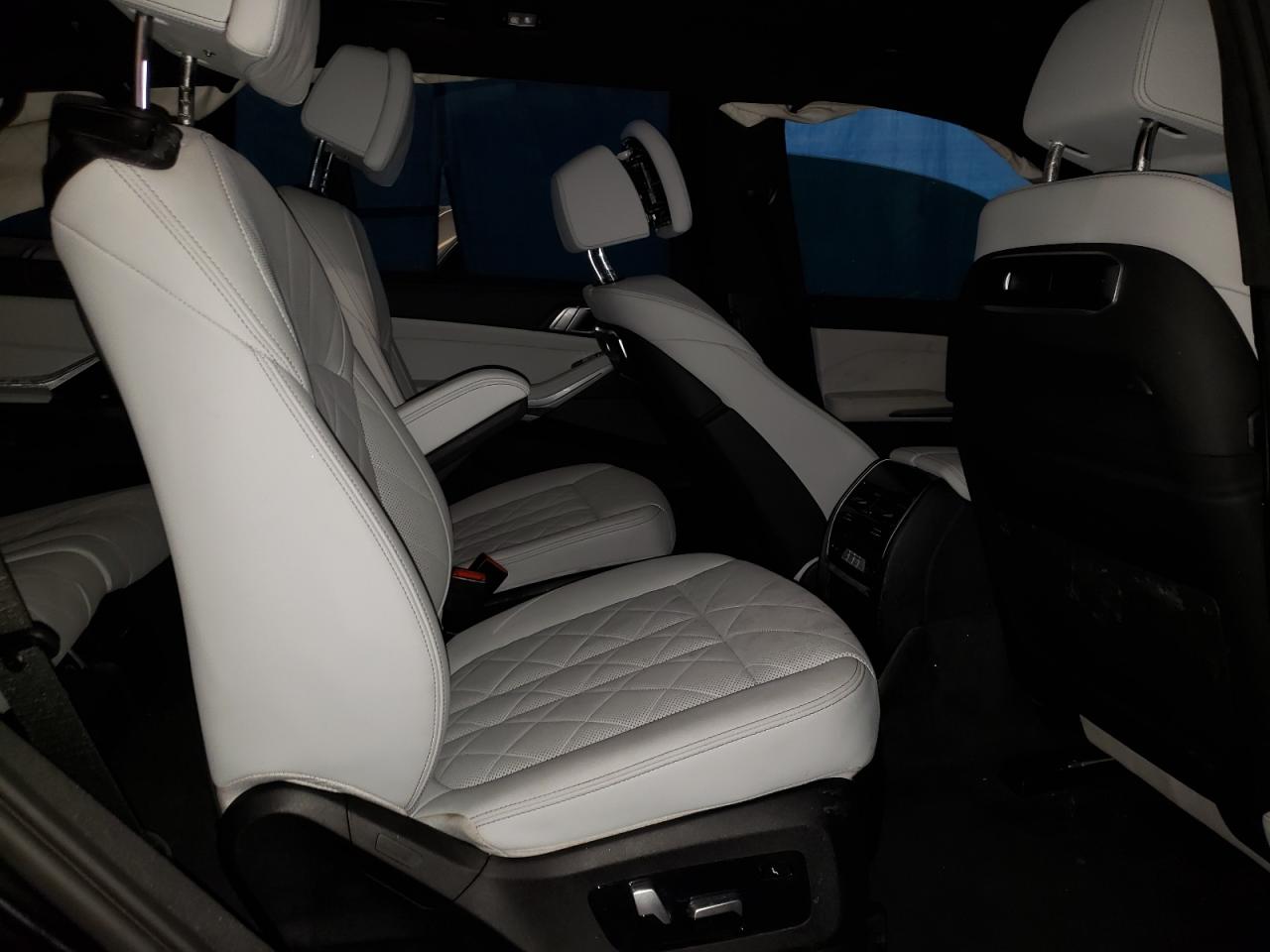 2024 BMW X7 - Image 12