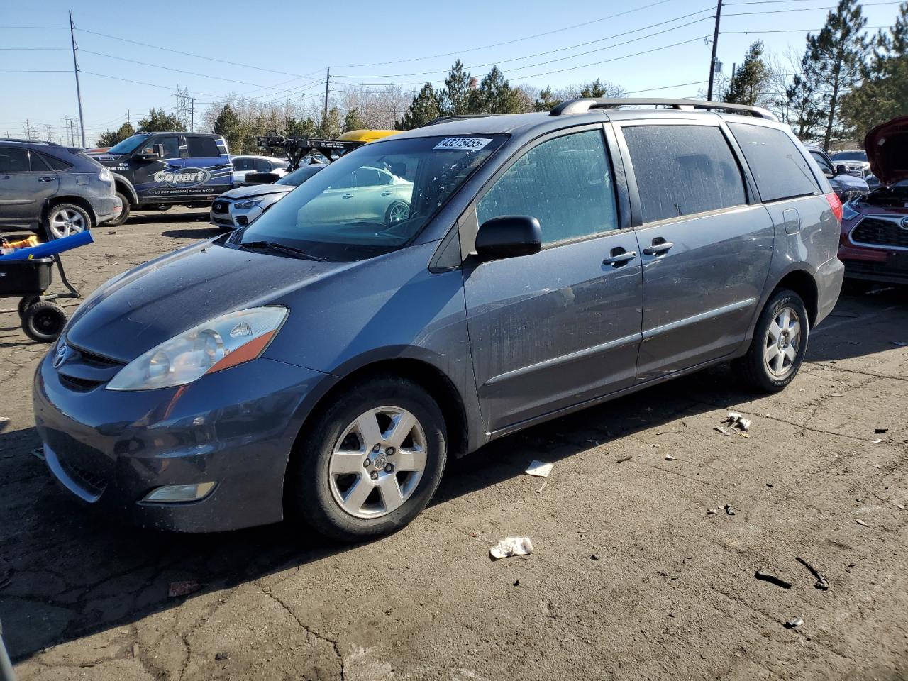 2006 Toyota Sienna - Image 1