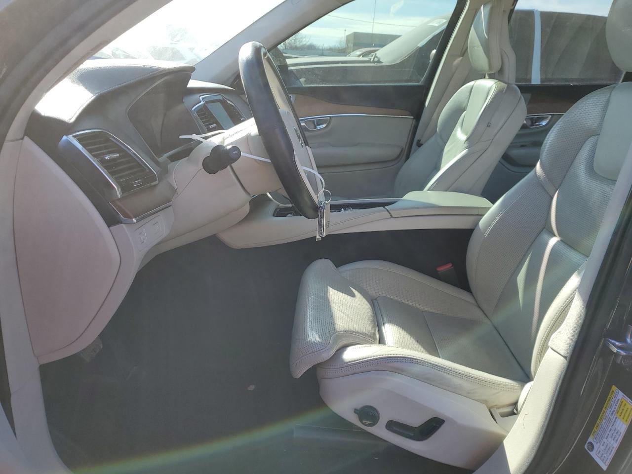2017 Volvo XC90 - Image 7