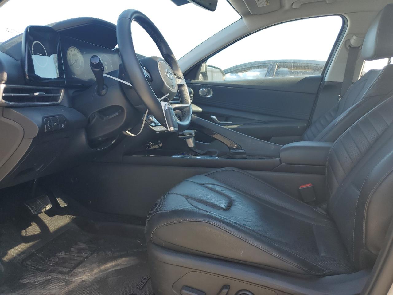 2022 Hyundai Elantra - Image 7