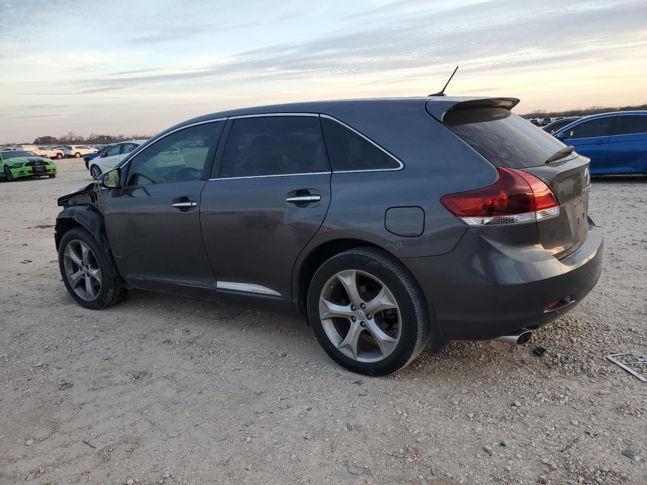 2014 Toyota Venza - Image 2