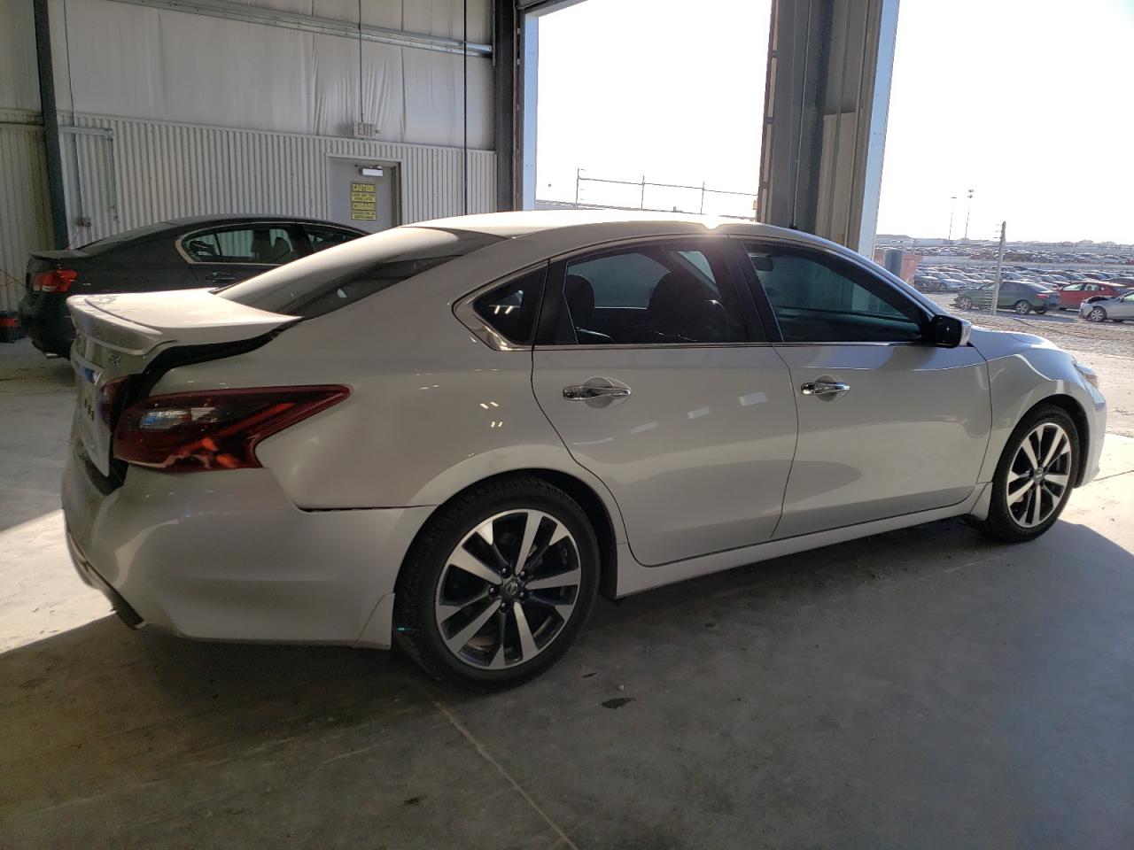 2017 Nissan Altima - Image 3