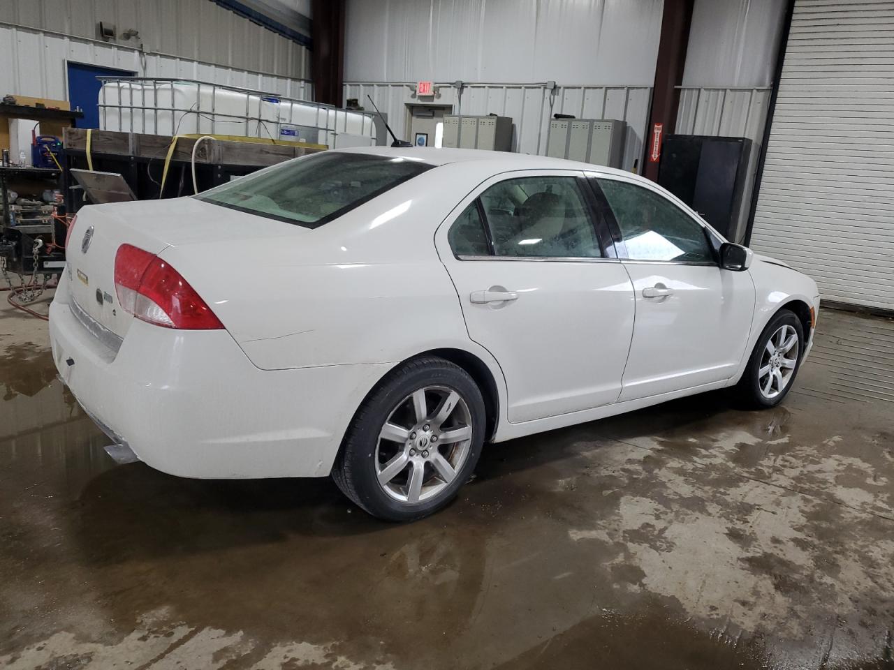 2010 Mercury Milan - Image 3
