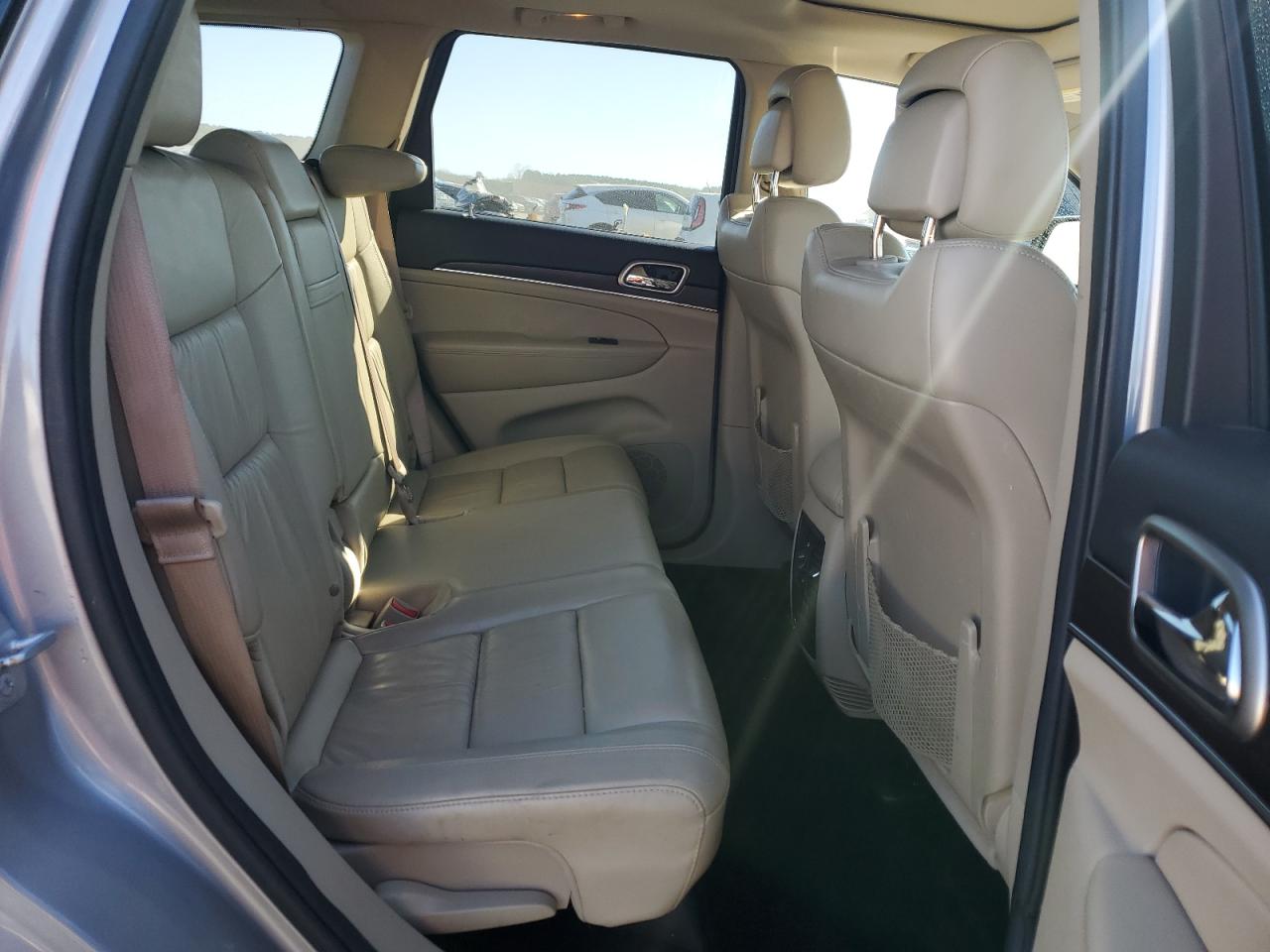2014 Jeep Grand Cherokee - Image 10