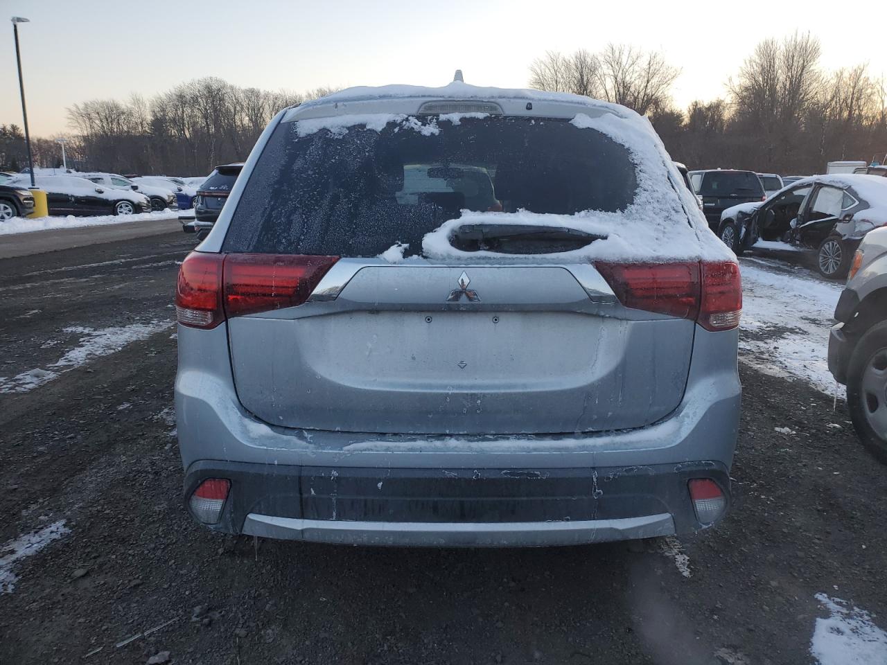 2017 Mitsubishi Outlander - Image 6