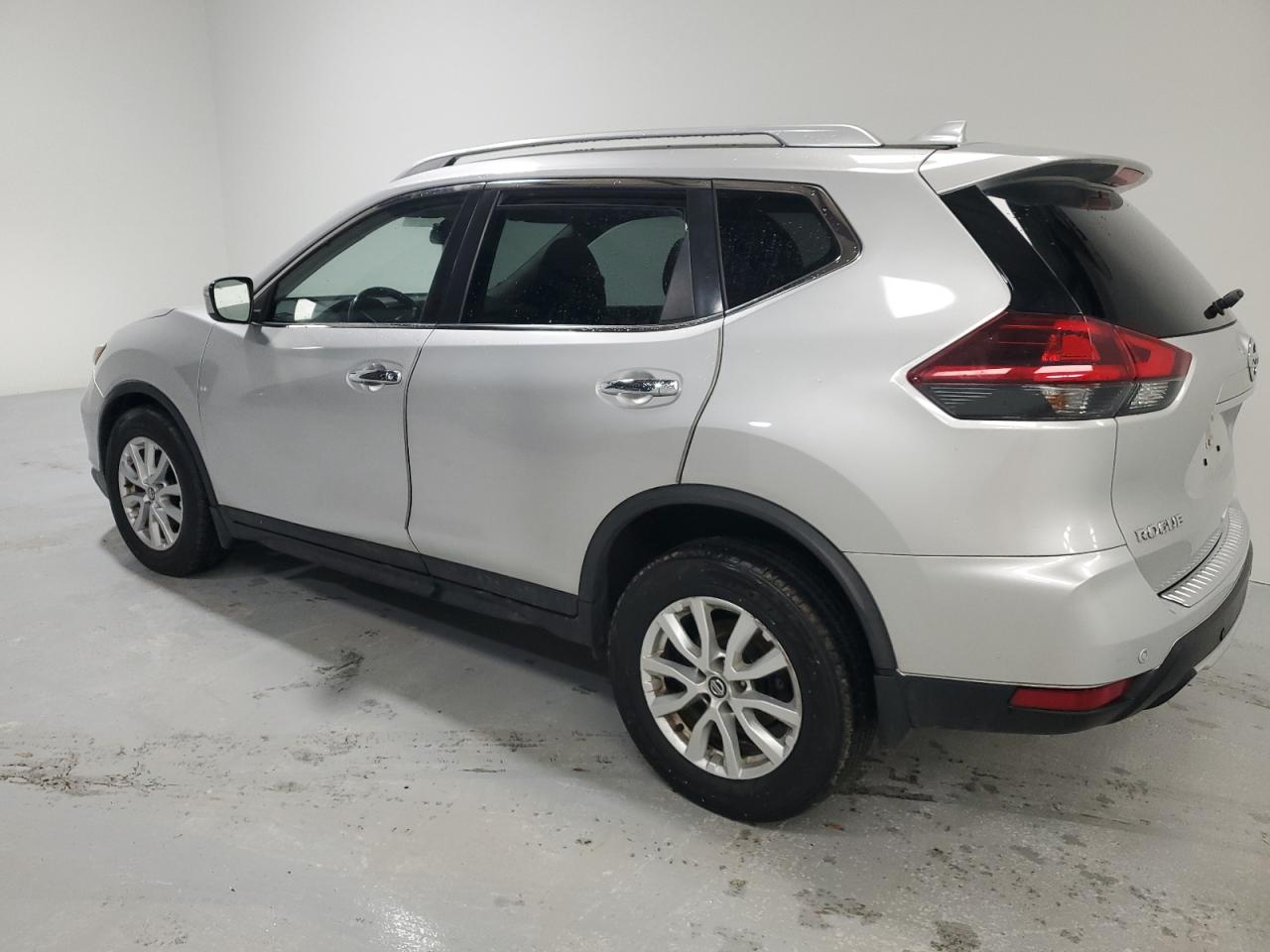2019 Nissan Rogue - Image 2