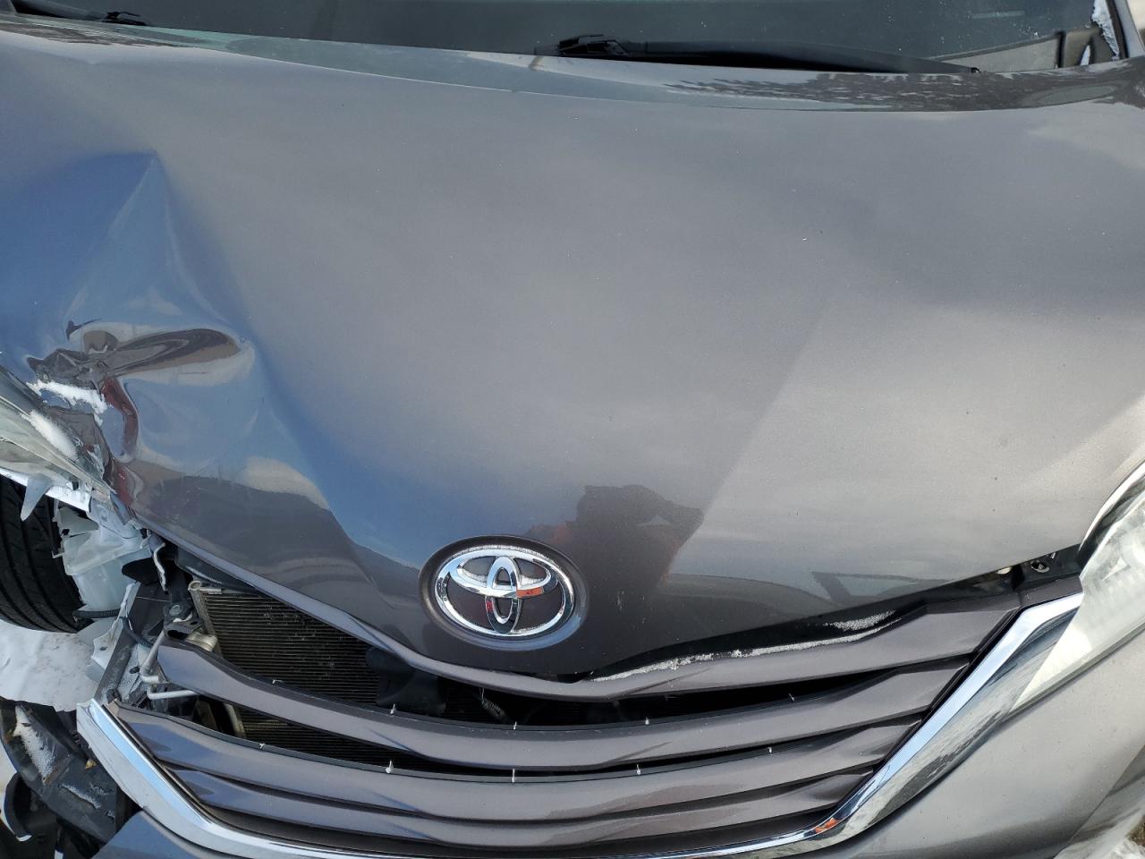 2017 Toyota Sienna - Image 12