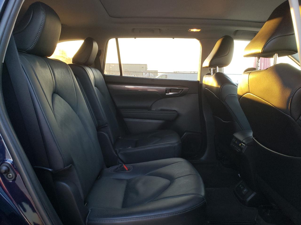 2021 Toyota Highlander - Image 11