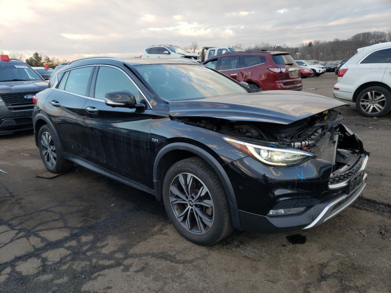 VIN SJKCH5CR5JA004972 2018 INFINITI QX30 no.4