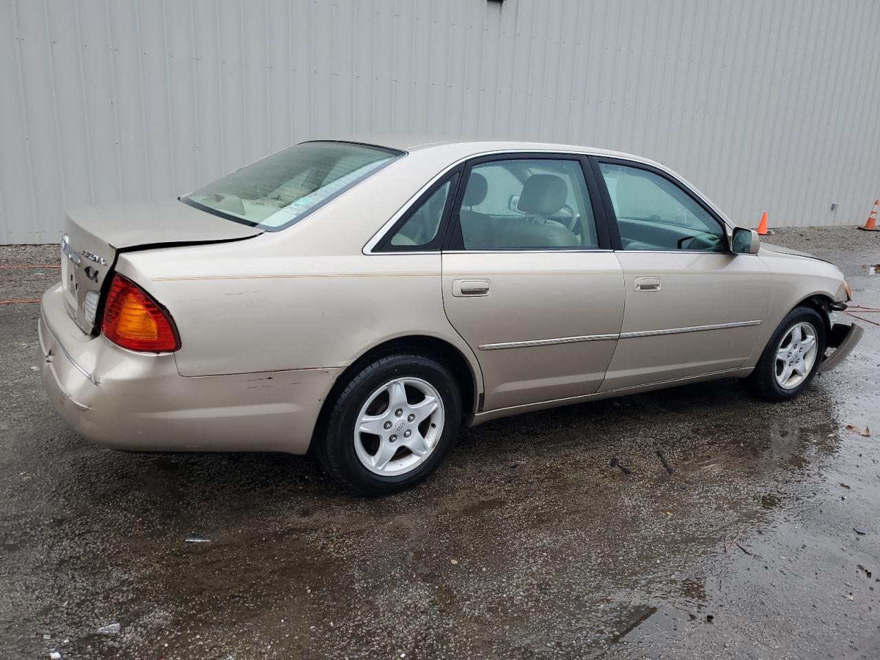2000 Toyota Avalon - Image 3