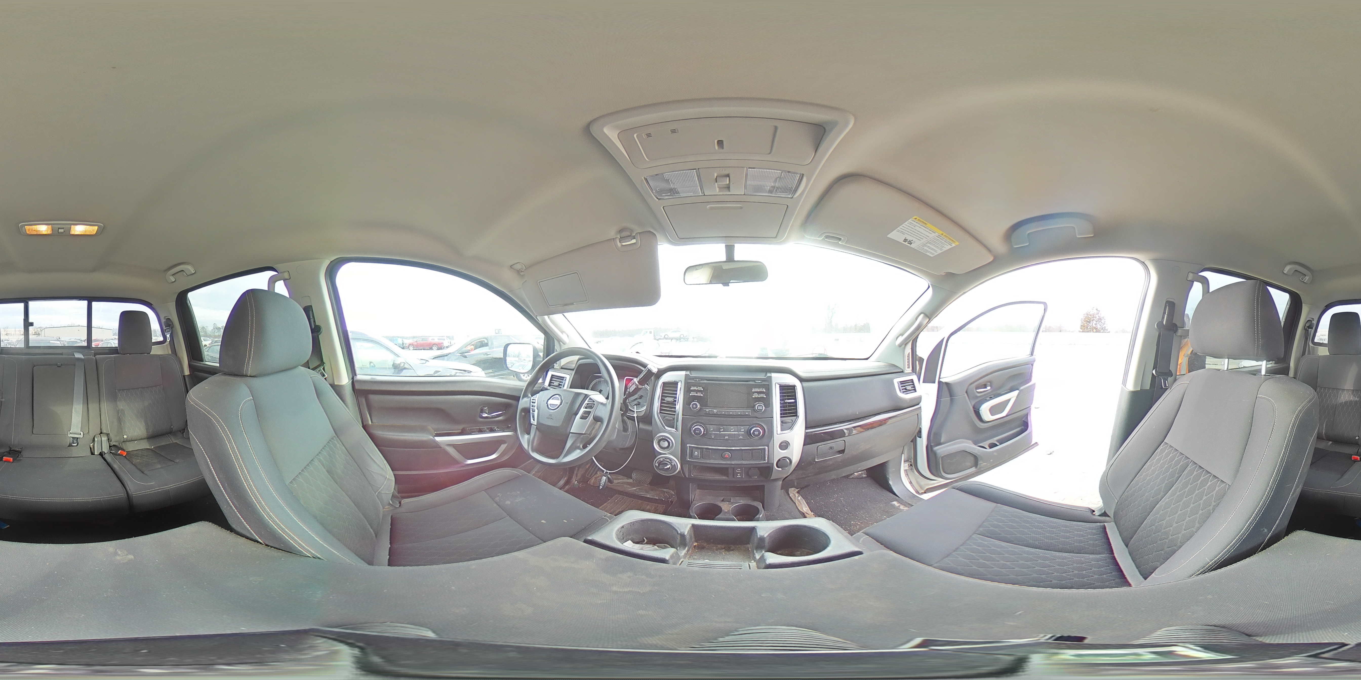 2018 Nissan Titan - Image 12