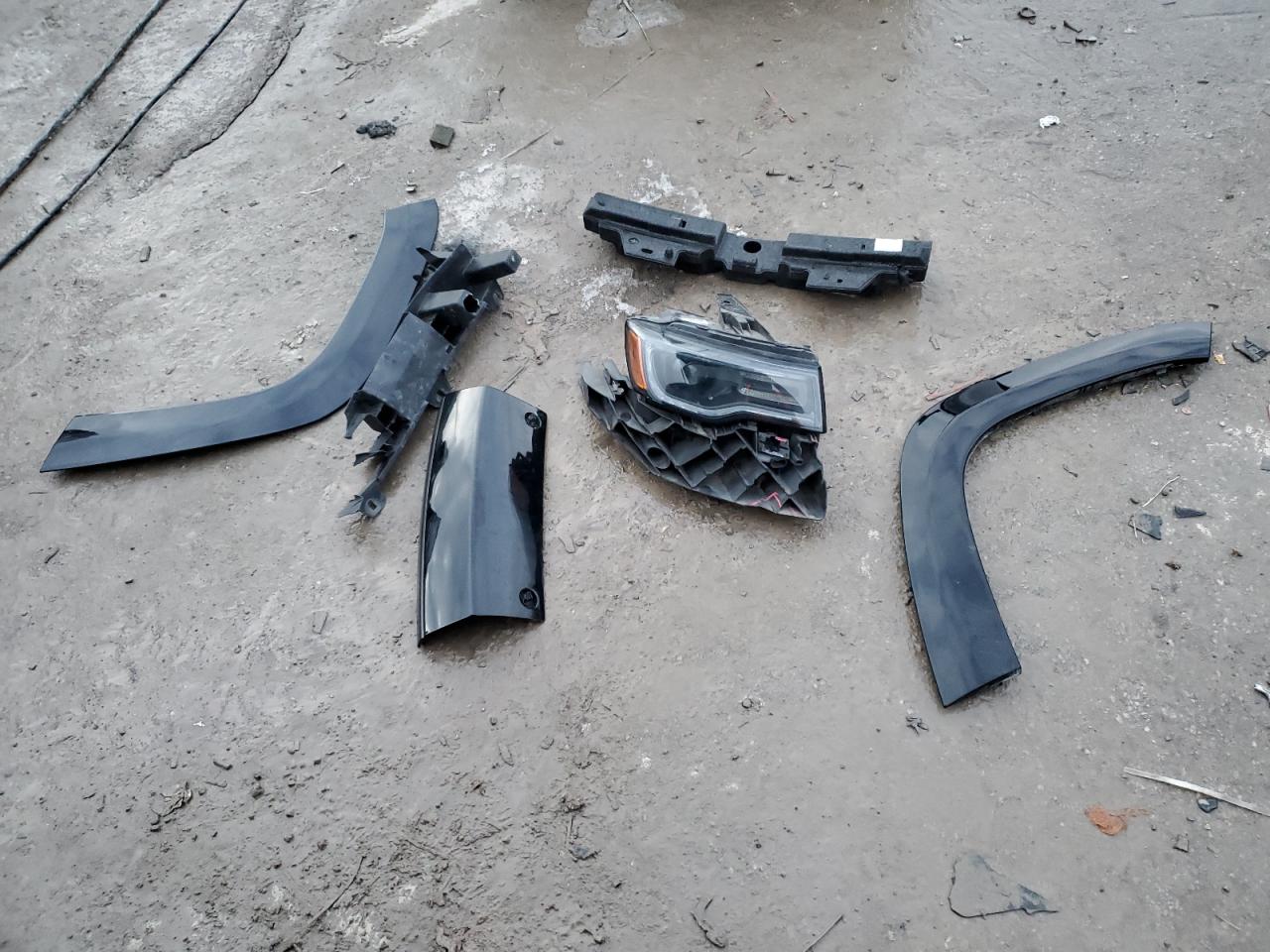 2018 Jeep Grand Cherokee - Image 13