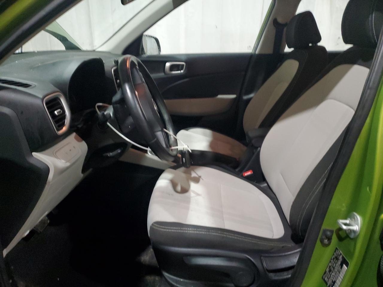 2022 Hyundai Venue - Image 7