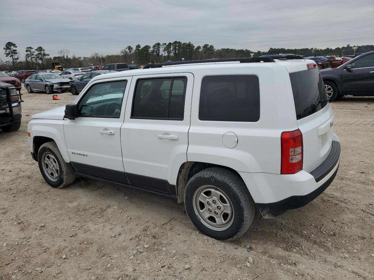 2016 Jeep Liberty (Patriot) - Image 2
