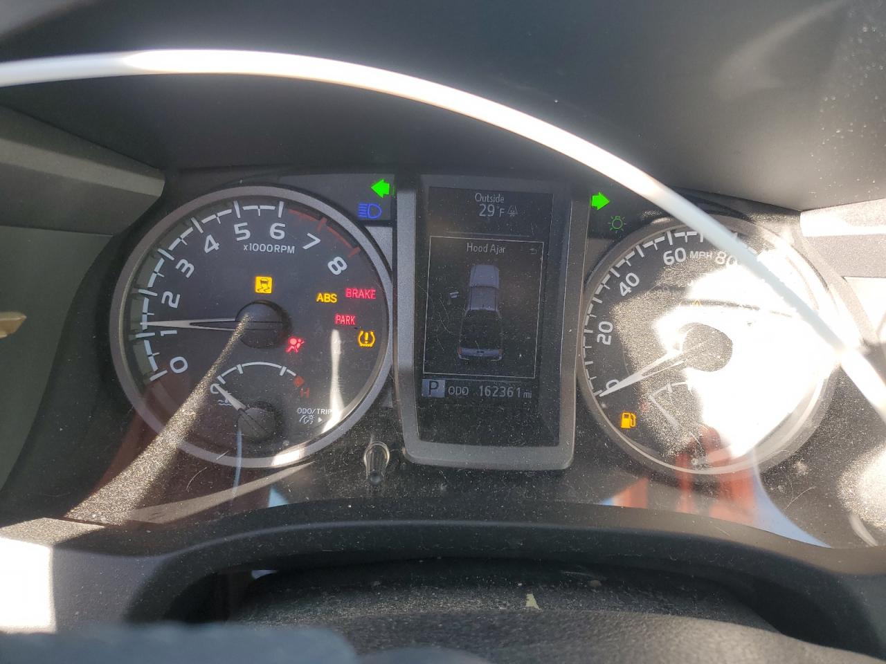 2019 Toyota Tacoma - Image 9